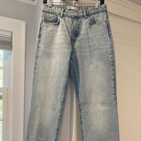 Zara amid Rise Straight Leg Jean - Picture 1 of 4